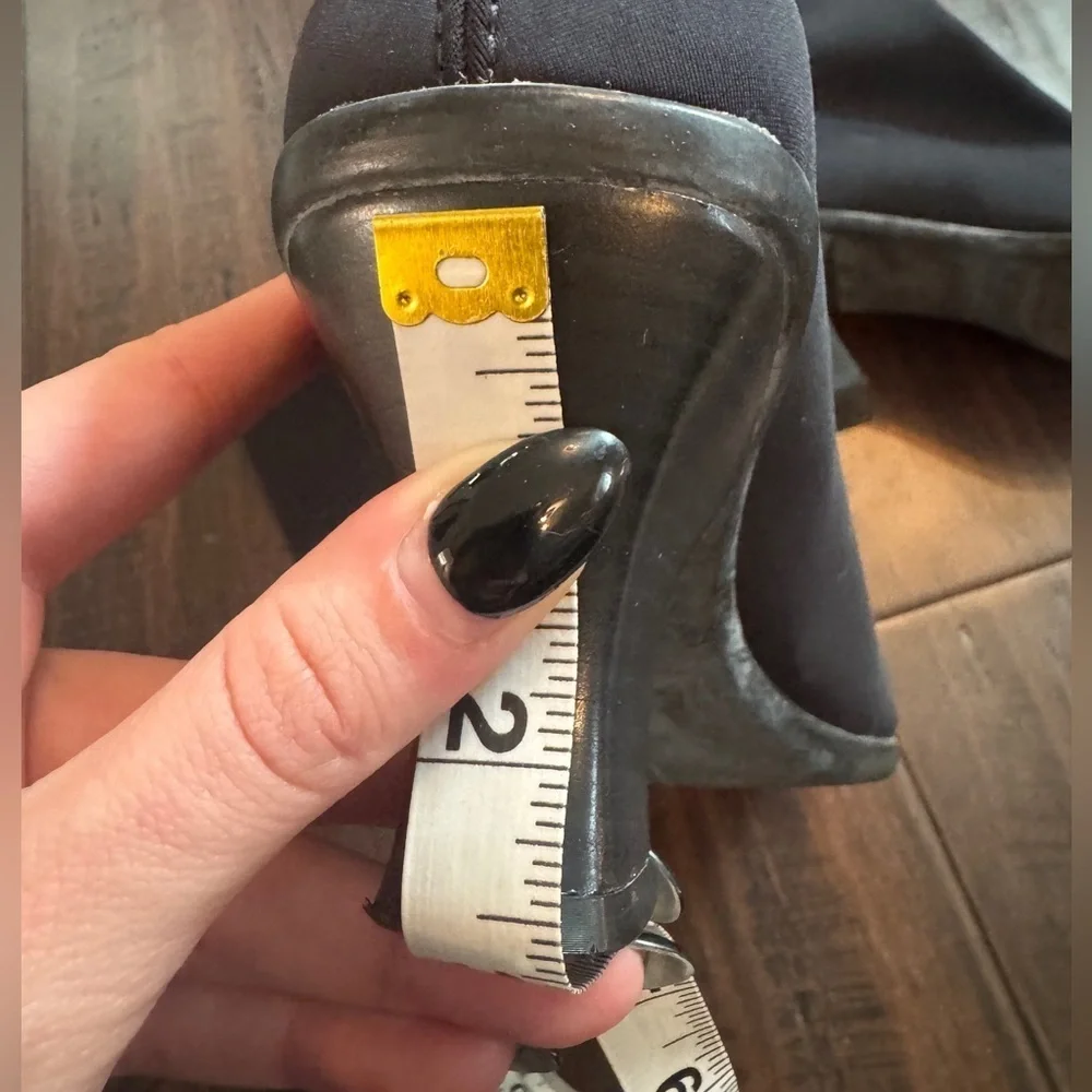 LA CANADIENNE chic knee high stretch quiet luxury heeled black boots size 8.5